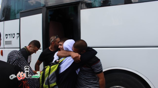 كفرقاسم -فيديو : حجا مبرور وسعيا مشكورا .. حجاج حافلة الحاج احمد الصوص تصل البلدة بسلام ودموع الفرح تغمر الجميع 